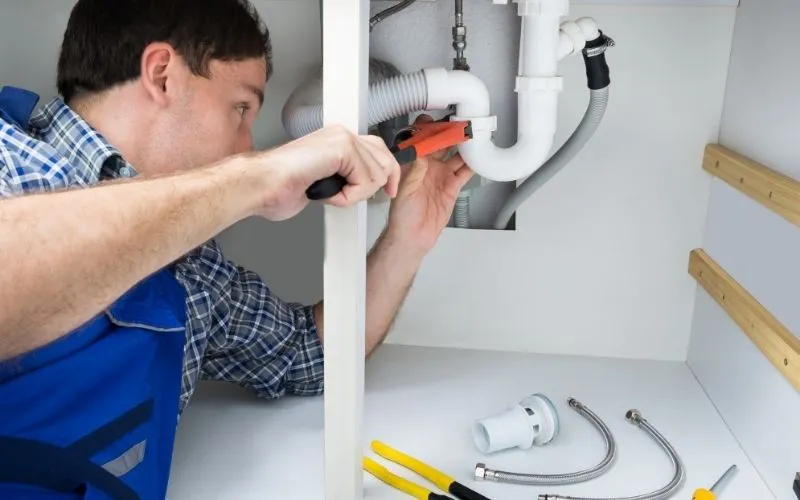 Técnico realizando atendimento 24 horas