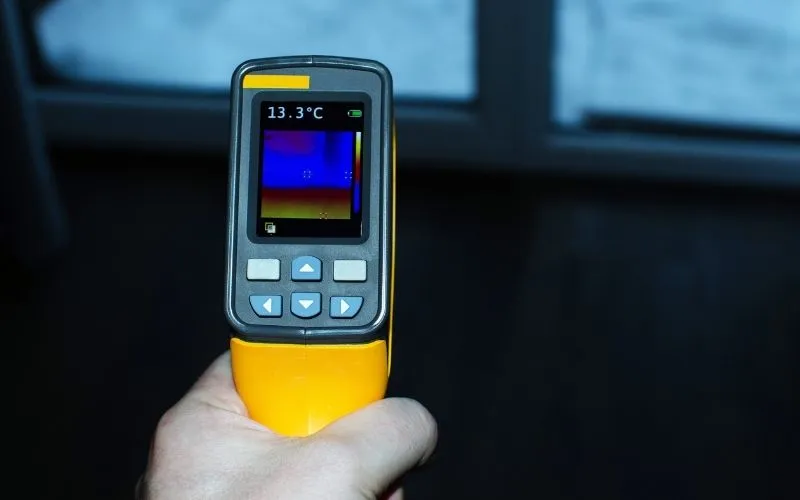 Técnico realizando atendimento 24 horas